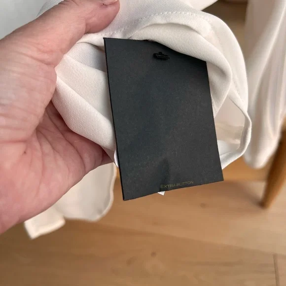 🔥NWT. Donna Karan Cream Blouse Size M - Picture 7 of 12